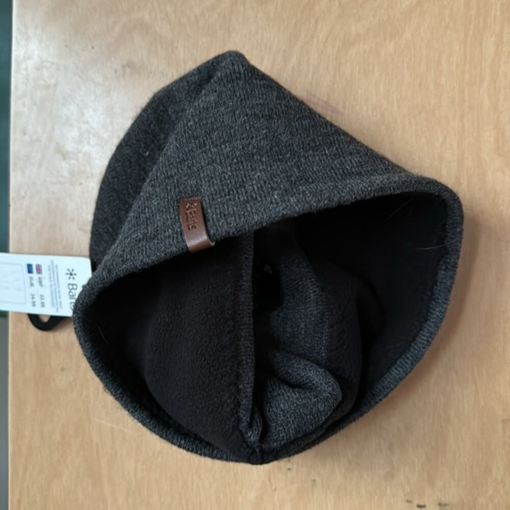 Barts winter hat - Picture 3 of 3